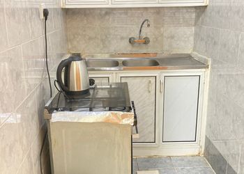 استديو بسرير ماستر وأثاث مريح 