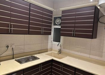 شقة بغرفة معيشة وغرفتين نوم 