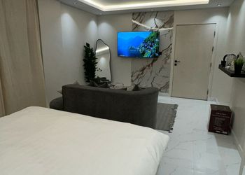 استديو بسرير ماستر وجلسة 