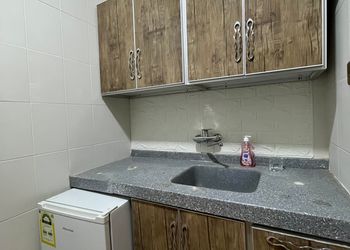 شقة بغرفة معيشة وغرفة نوم 