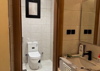 استديو بأثاث مريح وبسيط 