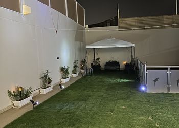 شاليه بمسبح خارجي وجلسة خارجية