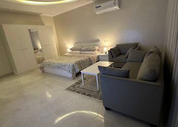 استديو بسرير ماستر وجلسة جانبية 