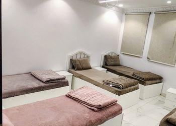 شقة بغرفة معيشة وغرفتين نوم 