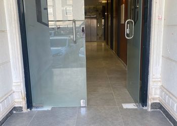 استديو بأثاث مريح وبسيط 