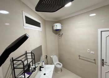 شقة بصالة أنيقة ودخول ذاتي