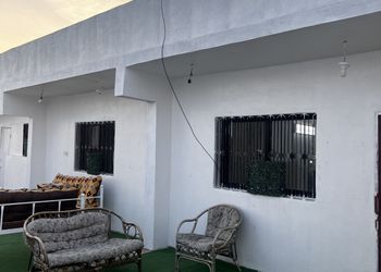 فيلا ببلكونه مطلة على الجبل