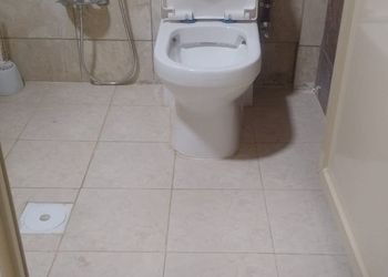 استراحة بمسطح اخضروجلسة خارجية 