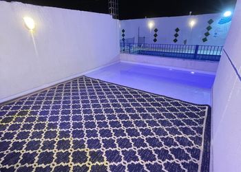 شاليه بمسبح خارجي
