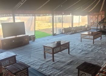 مخيم ببيت شعر وأجواء ممتعة