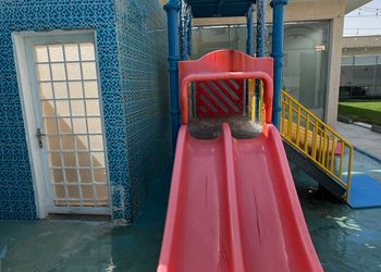 شاليه بصالة أنيقة وجلسة خارجية 