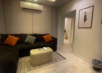 شقة بغرفة جلوس وغرفة نوم 