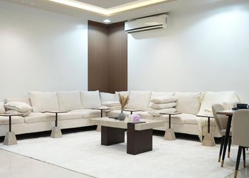 شاليه بمسطح اخضر ومسبح 