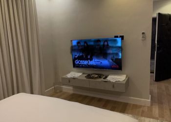 استديو بأثاث مريح وبسيط 