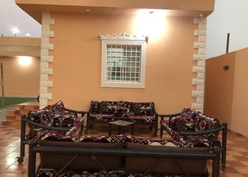 استراحة بجلسة خارجية ملعب كرة طائرة