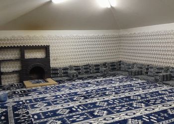 شاليه بملعب كرة طائرة ومسبح