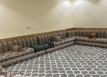 شقة بصالة ومجلس وغرفة نوم 