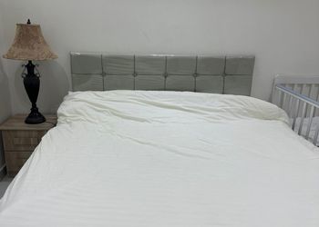شقة بثلاث غرف نوم وصالة جلوس
