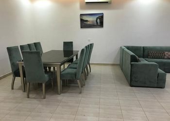 شاليه بألعاب مائية وصالة جلوس