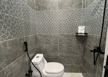 شقة بصالة أنيقة ودخول ذاتي