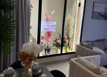شقة بصالة مريحة ودخول ذاتي 