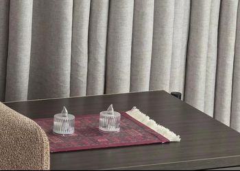 استديو بسرير ماستر وجلسة جانبية 