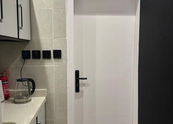 استديو هادئ بسرير ماستر