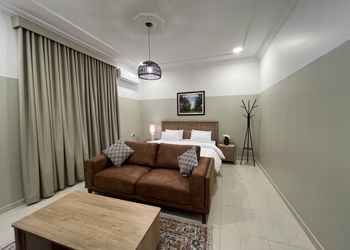 استديو بتصميم انيق ودخول ذاتي