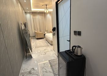 استديو بسرير ماستر وجلسة جانبية 