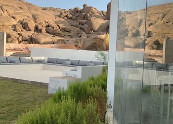 منتجع أنيق بمسطحات خضراء