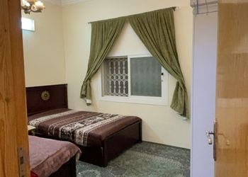 دور بمجلس وثلاث غرف نوم