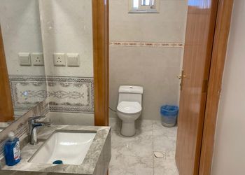 شقة بغرفة معيشة وغرفتين نوم 