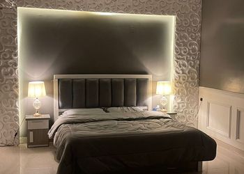 شاليه بمسطح اخضر ومسبح 