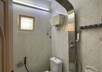 شقة بغرفة نوم وصالة دخول ذاتي