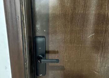 شقة بغرفتين نوم وصالة ومجلس