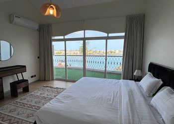 شاليه باطلاله على البحر