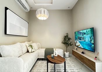 شقة بصالة أنيقة ودخول ذاتي