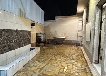 شاليه بملعب كرة طائرة ومجلس