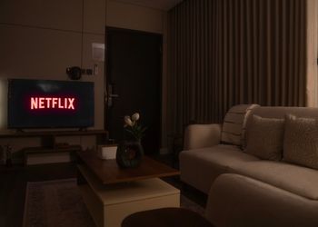  شقة بغرفة سينما ودخول ذاتي
