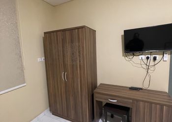 استديو بسرير ماستر وأثاث مريح 