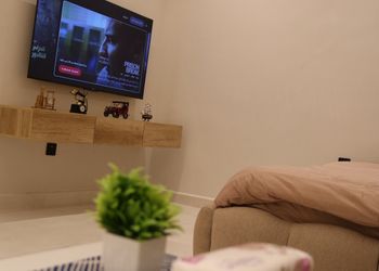 استديو بسرير ماستر وجلسة جانبية 
