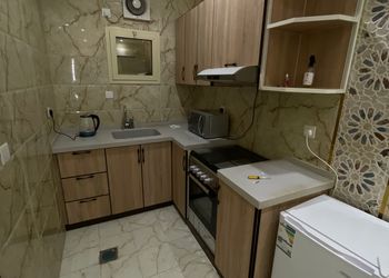 شقة بغرفة معيشة وغرفة نوم 