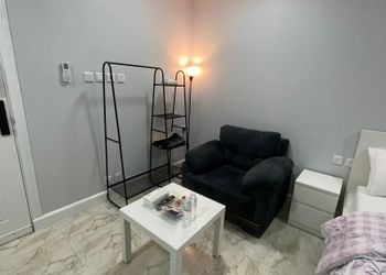 استديو هادئ بدخول ذاتي 