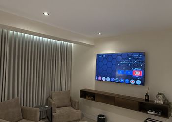 استديو بأثاث مريح وبسيط 