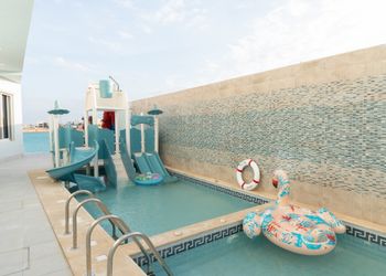 شقة بمسبح داخلي وغرف نوم 