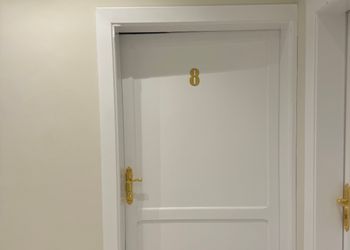 شقة بغرفة معيشة وغرفة نوم 
