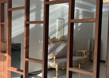 استراحة بمجالس واسعة وفناء خارجي