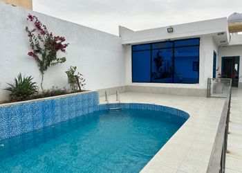 شاليه بالعاب اطفال ومسبح 