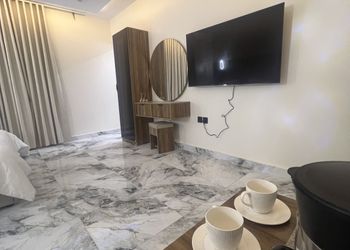 استديو هادئ بدخول ذاتي 