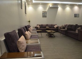 شاليه بمسطح اخضر وألعاب رمليه
